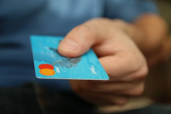 Économisez intelligemment : Les cartes de crédit avantageuses de La Banque Postale !
