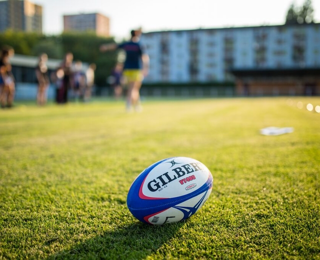 Des Champs de Foot aux Terrains de Rugby : La Culture Sportive Française